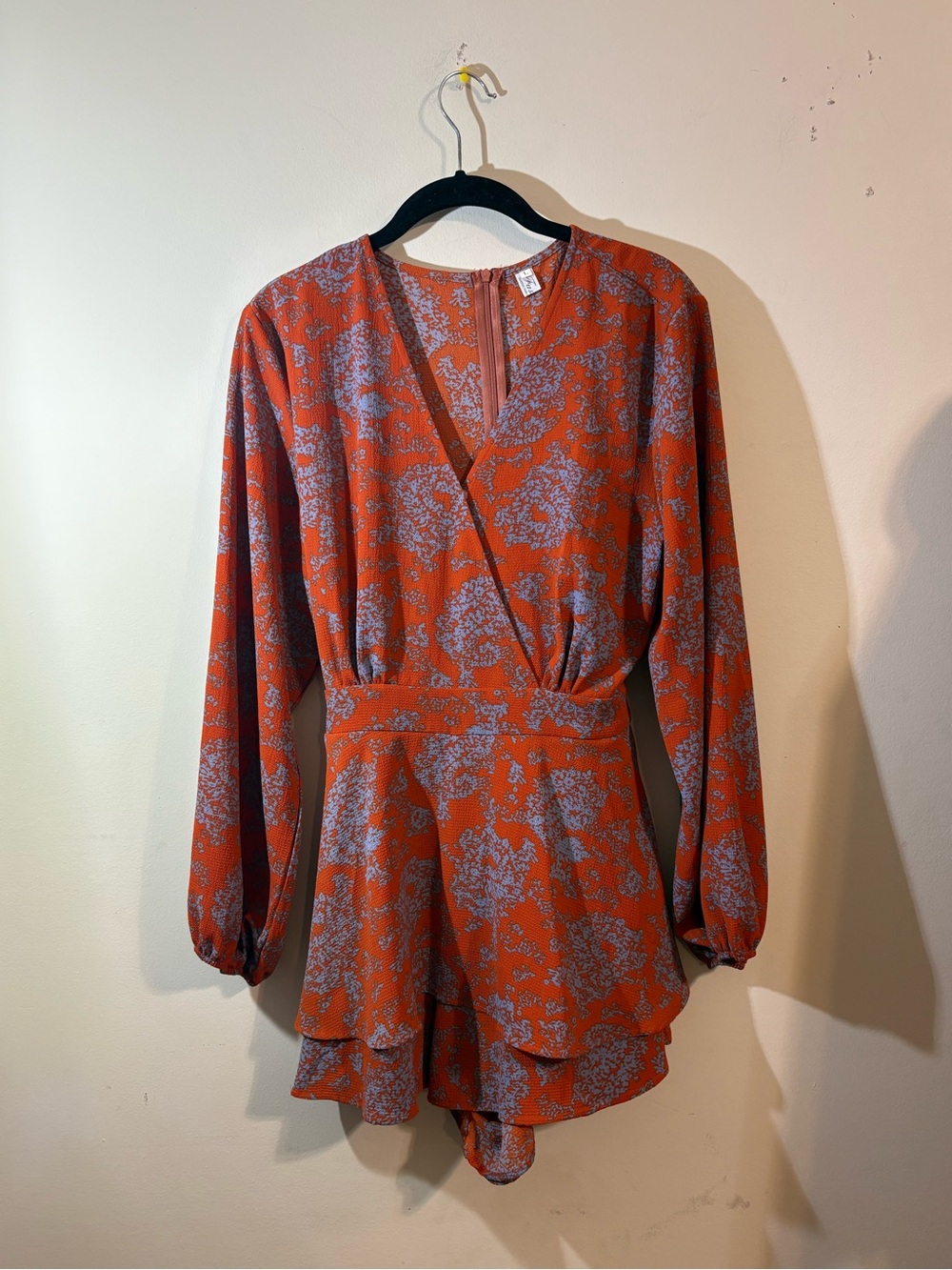 Classic Fashion Romper women’s large Rust Gray puff‎ sleeve v-neck ruffle hem